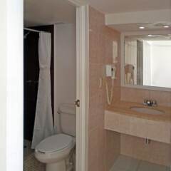 Отель Calinda Beach Acapulco ванная фото 2