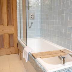 Отель Charming 2-bedroom apt in the Heart of West End Глазго спа