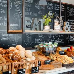 Отель Motel One Köln-Neumarkt Германия, Кёльн - отзывы, цены и фото номеров - забронировать отель Motel One Köln-Neumarkt онлайн питание фото 3