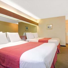 Отель Microtel Inn & Suites by Wyndham Raleigh комната для гостей фото 2