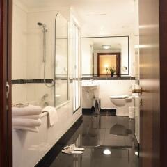 Leonardo Royal Hotel London City ванная