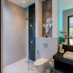 Отель 5-Bedroom Villa Omari with Private Pool пляж Ката ванная