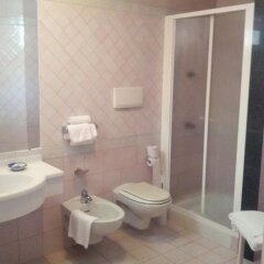 Hotel Trevi Riccione ванная