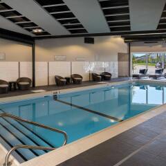 Отель TownePlace Suites by Marriott Saskatoon бассейн фото 2