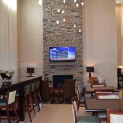 Отель Holiday Inn Express & Suites Geneva Finger Lakes интерьер отеля