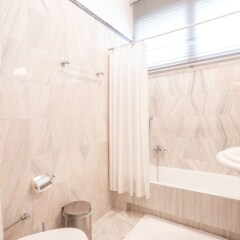 Отель Elegant & Spacious 2bdr Flat ванная фото 2