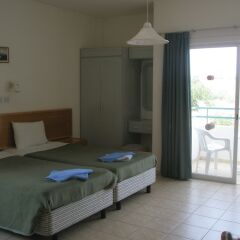 Отель DebbieXenia Hotel Apartments Кипр, Протарас - 5 отзывов об отеле, цены и фото номеров - забронировать отель DebbieXenia Hotel Apartments онлайн комната для гостей фото 2