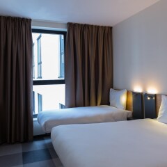 Отель easyHotel Brussels City Centre Бельгия, Брюссель - отзывы, цены и фото номеров - забронировать отель easyHotel Brussels City Centre онлайн комната для гостей фото 5