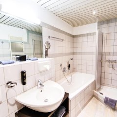 Отель Kaiserhof Германия, Карлсруэ - отзывы, цены и фото номеров - забронировать отель Kaiserhof онлайн ванная