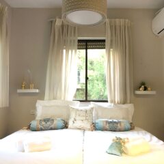 Large Renovated 2BR with a nice Balcony Израиль, Иерусалим - отзывы, цены и фото номеров - забронировать отель Large Renovated 2BR with a nice Balcony онлайн комната для гостей фото 3