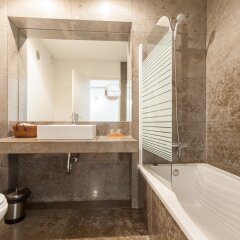 Апартаменты Chiado Modern Three-Bedroom Apartment - by LU Holidays ванная