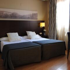 Hotel Ganivet комната для гостей