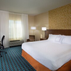 Отель Fairfield Inn & Suites by Marriott Columbus OSU комната для гостей фото 5