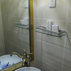 Отель Liuhe Courtyard Hotel Китай, Пекин - отзывы, цены и фото номеров - забронировать отель Liuhe Courtyard Hotel онлайн ванная фото 2