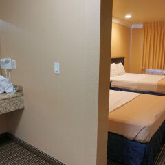 Отель Hollywood Inn Express South Лос-Анджелес сейф в номере