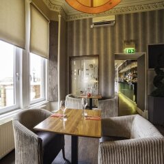 Redstones Hotel гостиничный бар