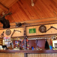 Отель Cariboo Lodge интерьер отеля