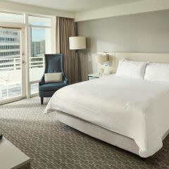 Отель Fontainebleau Miami Beach 4* Номер Делюкс с двуспальной кроватью фото 7