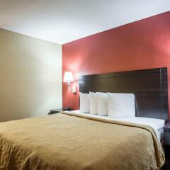Отель Quality Inn And Suites Monroe комната для гостей фото 3