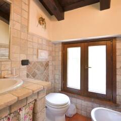 Отель Il Casale delle Ginestre Bed & Breakfast Кастель-Сан-Пьетро-Романо ванная