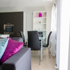Апартаменты Luxury 3BR Apartment by the Sea, Prime Location Буджибба комната для гостей