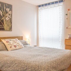 Отель 2 Bedroom 2 Bathroom Flat Эдинбург комната для гостей