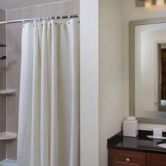 Отель Residence Inn by Marriott New York Manhattan/Times Square США, Нью-Йорк - отзывы, цены и фото номеров - забронировать отель Residence Inn by Marriott New York Manhattan/Times Square онлайн ванная фото 2