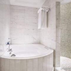 Отель King George, a Luxury Collection Hotel, Athens Греция, Афины - отзывы, цены и фото номеров - забронировать отель King George, a Luxury Collection Hotel, Athens онлайн ванная