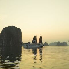 Отель Legend Halong Private Cruise бассейн