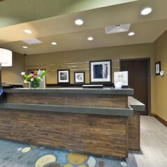 Отель Hampton Inn & Suites Columbia/Southeast-Fort Jackson интерьер отеля