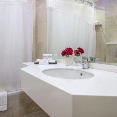 Отель Petra Guest House Hotel Иордания, Вади-Муса - отзывы, цены и фото номеров - забронировать отель Petra Guest House Hotel онлайн ванная
