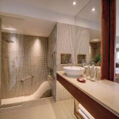 Отель Outrigger Laguna Phuket Beach Resort 5* Стандартный номер с различными типами кроватей фото 4