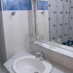 Отель Alexandros Hotel - All Inclusive Греция, Корфу - отзывы, цены и фото номеров - забронировать отель Alexandros Hotel - All Inclusive онлайн ванная фото 2