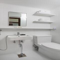Отель Goiseoul Hanok Guesthouse Южная Корея, Сеул - отзывы, цены и фото номеров - забронировать отель Goiseoul Hanok Guesthouse онлайн ванная
