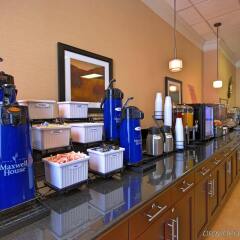 Отель Best Western Capital Beltway Ленхем питание