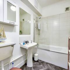 Отель Spacious 2BR Home in New Town Великобритания, Эдинбург - отзывы, цены и фото номеров - забронировать отель Spacious 2BR Home in New Town онлайн ванная