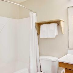 Отель WoodSpring Suites Columbus North I-270 США, Колумбус - отзывы, цены и фото номеров - забронировать отель WoodSpring Suites Columbus North I-270 онлайн ванная
