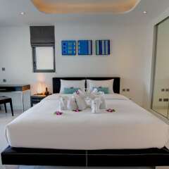 Отель Absolute Twin Sands Resort & Spa сейф в номере