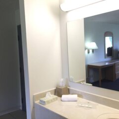 Economy Inn Lafayette in Lafayette, United States of America from 93$, photos, reviews - zenhotels.com bathroom