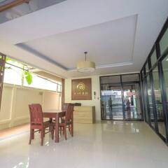 Отель Hiran Residence питание