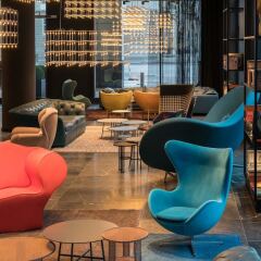 Отель Motel One Berlin-Alexanderplatz Германия, Берлин - 1 отзыв об отеле, цены и фото номеров - забронировать отель Motel One Berlin-Alexanderplatz онлайн интерьер отеля