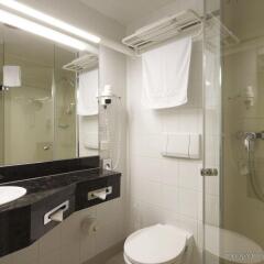 Отель IntercityHotel Nürnberg Германия, Нюрнберг - 2 отзыва об отеле, цены и фото номеров - забронировать отель IntercityHotel Nürnberg онлайн ванная фото 2