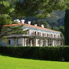 Отель Aman Sveti Stefan Будва приотельная территория