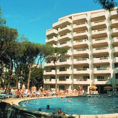 Отель Aparthotel Almonsa Platja Испания, Салоу - 6 отзывов об отеле, цены и фото номеров - забронировать отель Aparthotel Almonsa Platja онлайн бассейн фото 2