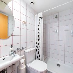Отель Hostal Athenas Испания, Сан-Адриан-де-Бесос - 8 отзывов об отеле, цены и фото номеров - забронировать отель Hostal Athenas онлайн ванная