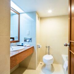 Отель Cholchan Pattaya Beach Resort ванная