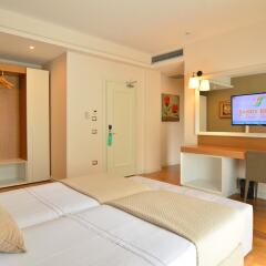 Отель Sandy Beach Resort комната для гостей фото 5