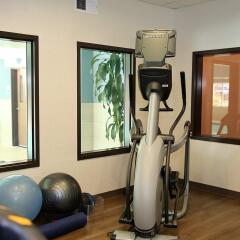 Отель Holiday Inn Express & Suites Ashland фитнесс-зал