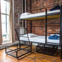Отель The Cambie Hostel Gastown Канада, Ванкувер - отзывы, цены и фото номеров - забронировать отель The Cambie Hostel Gastown онлайн балкон