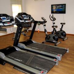 Отель Grand Inn & Suites фитнесс-зал фото 2